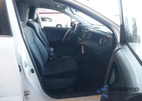 2016 Toyota Rav4 Le z USA, uszkodzony, nr VIN JTMZFREV7GJ068640